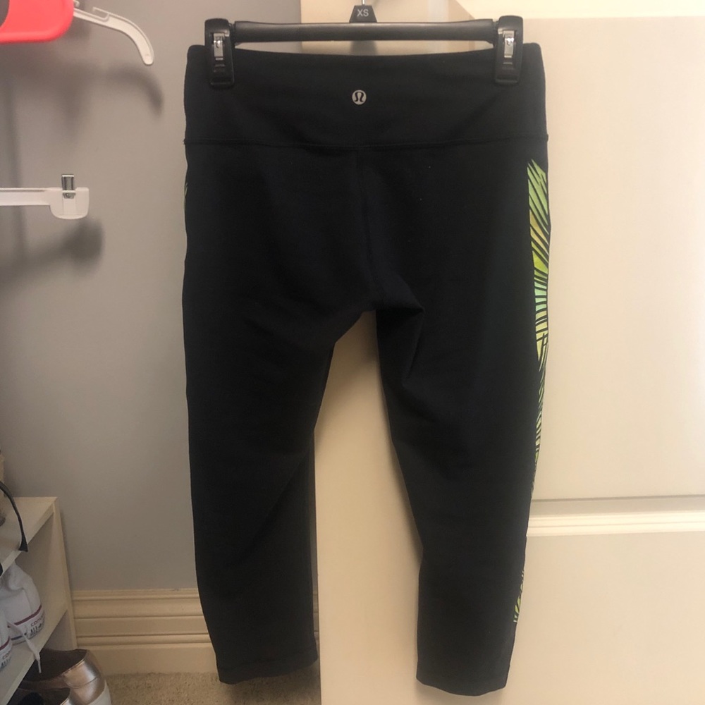 Lululemon black wunder under crop 22 yellow/green